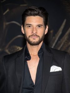 Ben Barnes is the British T-Mobile commercial actor in 2023
